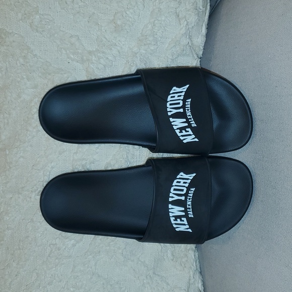 BALENCIAGA Cities New York Logo Slides - Picture 11 of 14